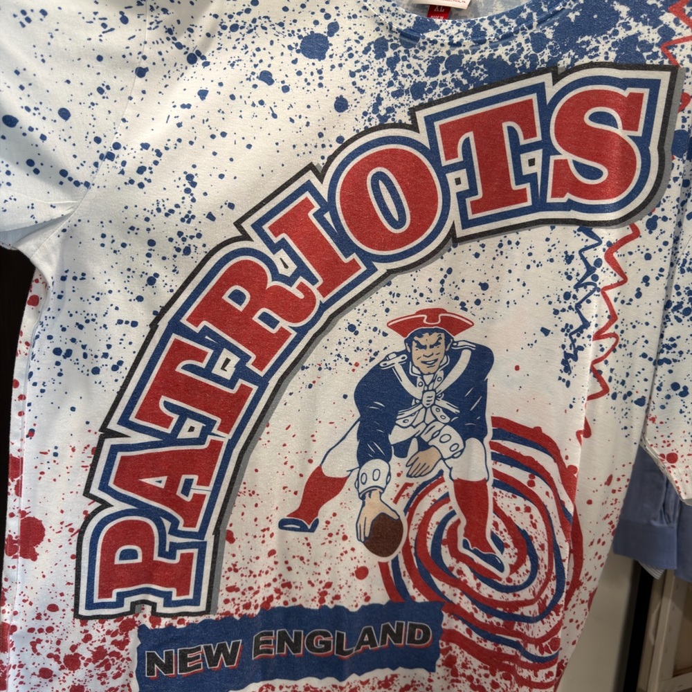 Mitchell & Ness New England Patriots Blue and White Graphic Tee